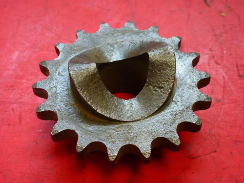 SPROCKET, DYNAMO ENGINE 21/18 TEETH FITS ALL 1939-65 350CC-500CC SINGLES --014018  NEW OLD STOCK